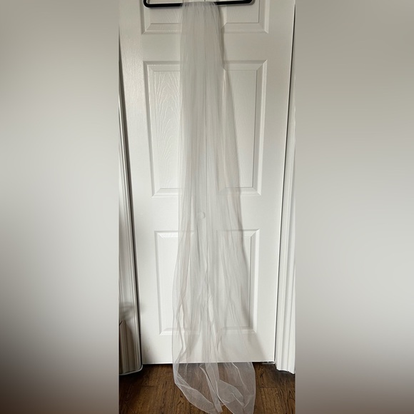 Sheer Ivory Floor Length Bridal Veil Single Layer NWOT - Picture 3 of 12